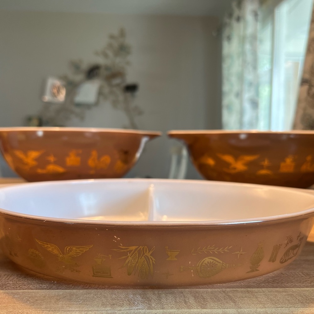 Pyrex Early American 1-1.5 qt divided baking dish